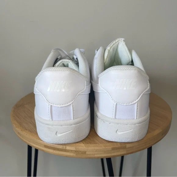 👟 White Nike Sneakers 👟 - Picture 7 of 8